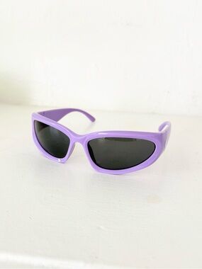 lilac sporty wraparound sunglasses ✧